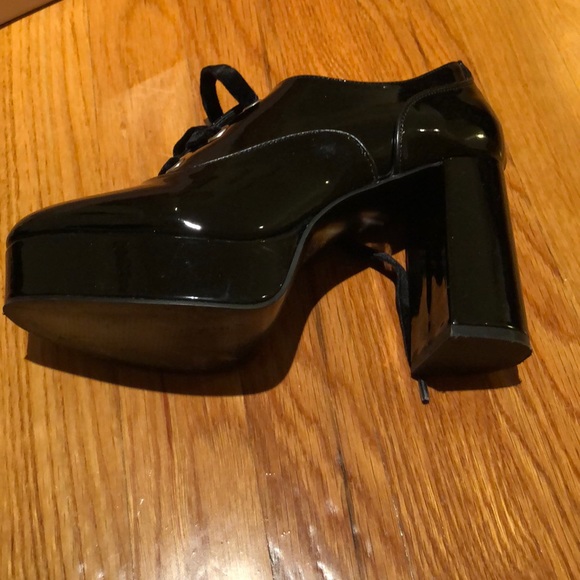 Shoes - Picture 5 of 6